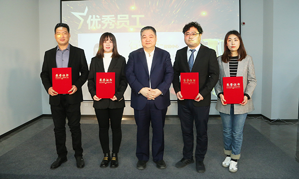 11-优秀员工奖-2.png