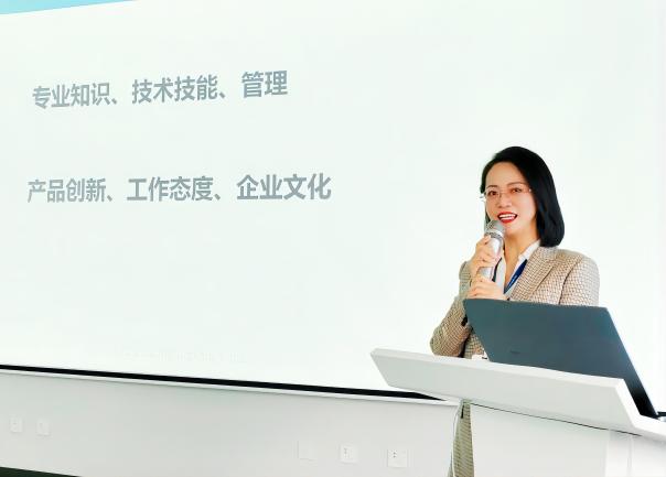 6-伦总讲话(1).jpg